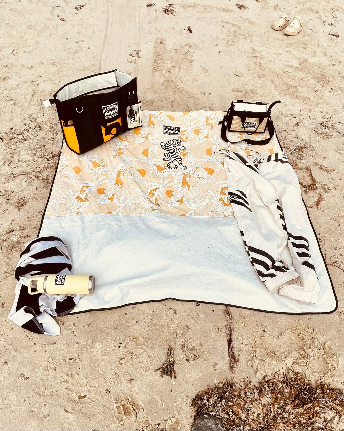 REVERSIBLE BLANKET