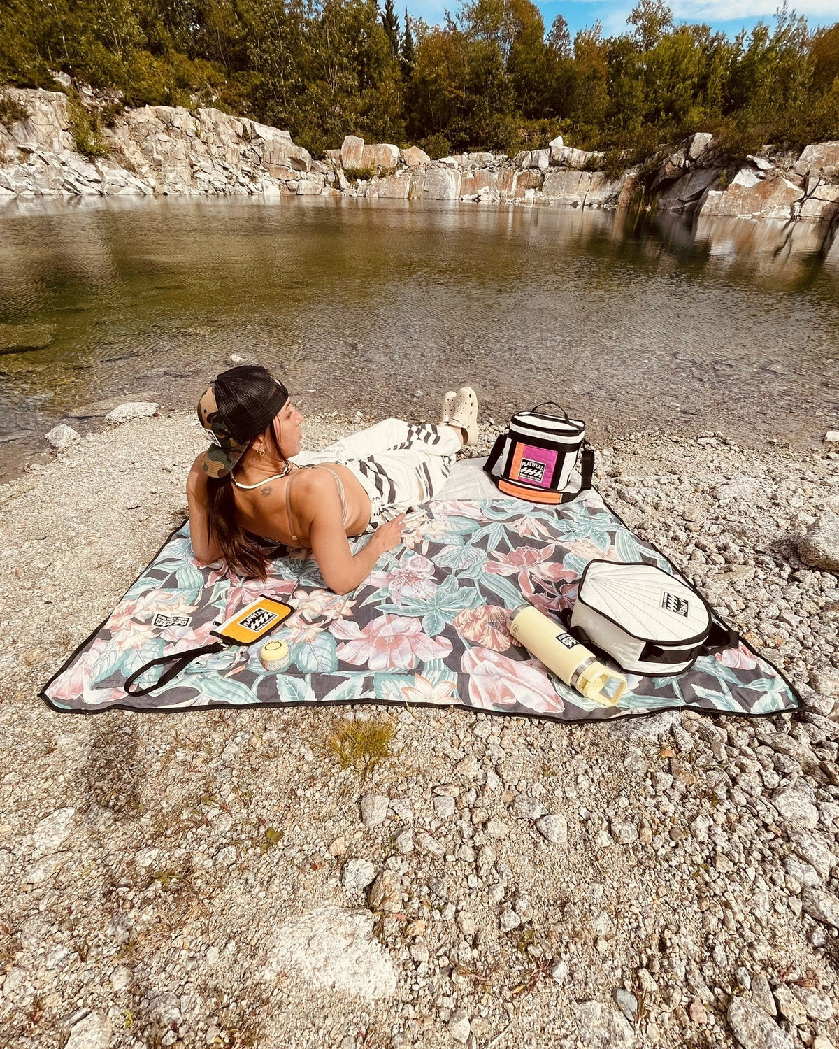TRAVEL BLANKET