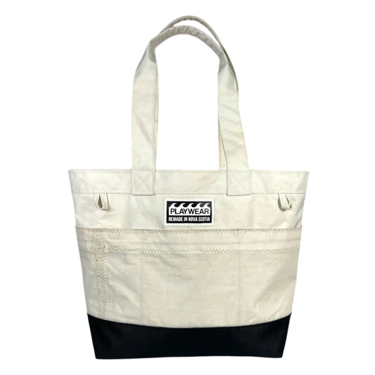 SUSTAINABLY MADE IN CANADA. UPCYCLED BY PLAYWEAR FROM REPURPOSED SAILS. MEDIUM TOTE BAG WITH OUTSIDE POCKETS.
