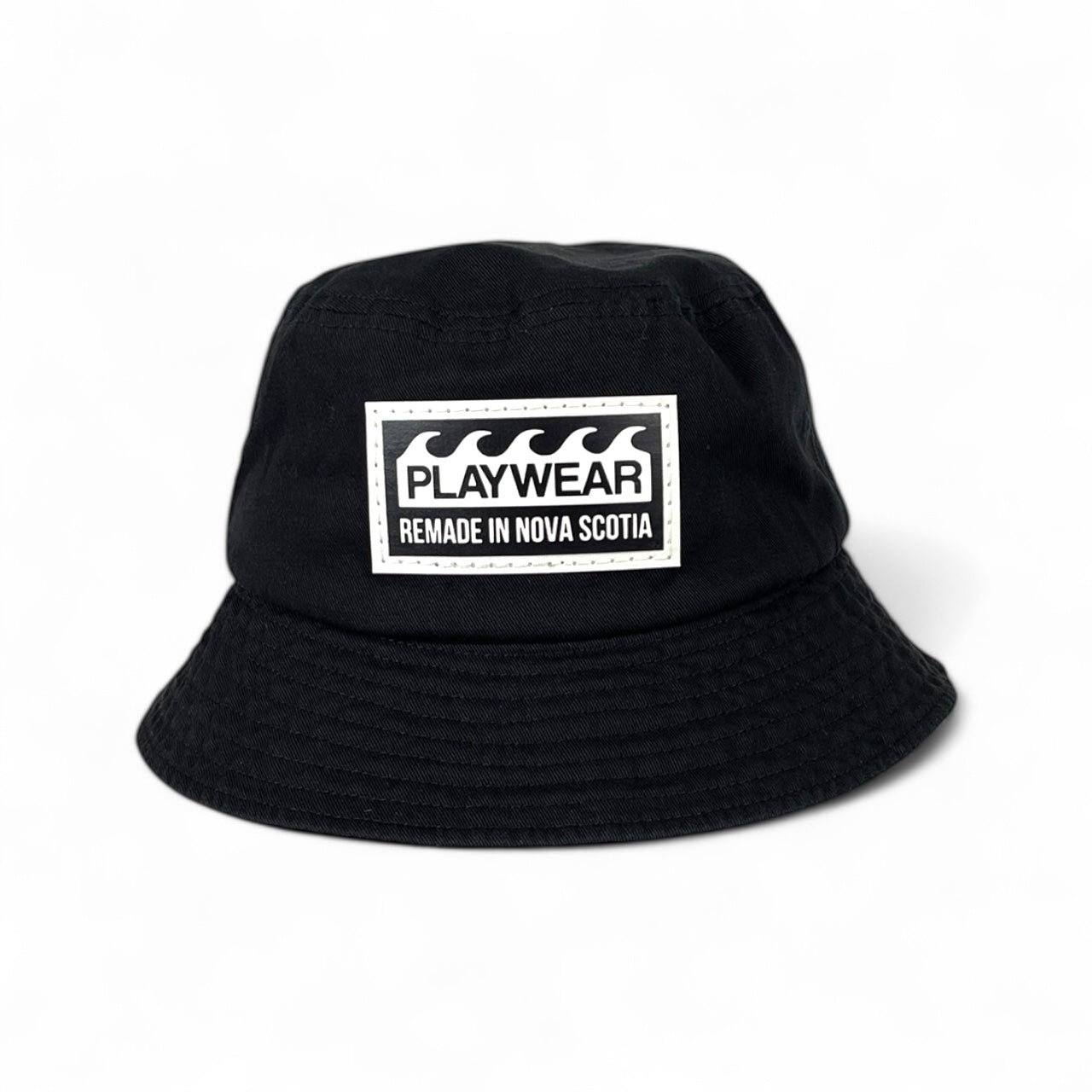 PLAYWEAR BUCKET HAT.